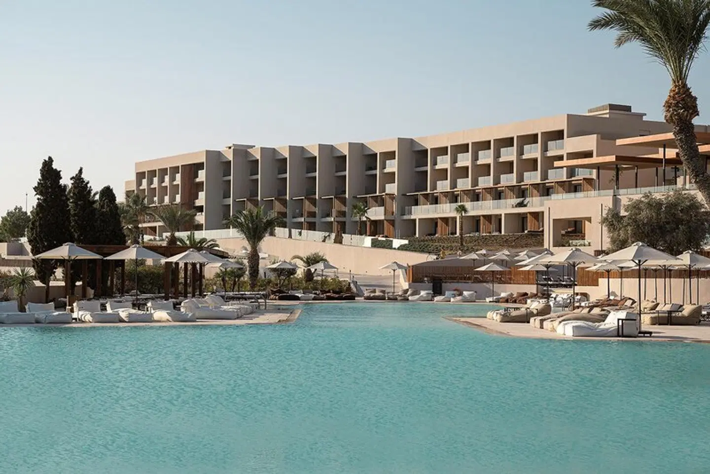 Ella Helea OUTDOOR_POOL