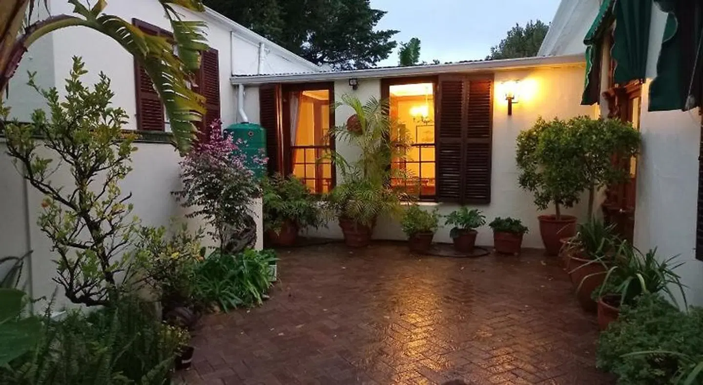 Newlands Guest House EXTERIOR