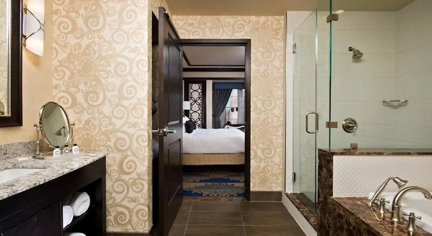 Saratoga Casino Hotel Badezimmer