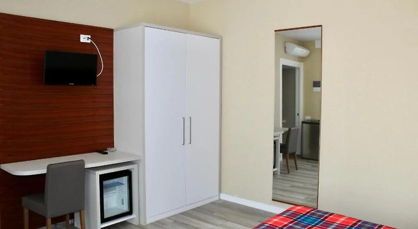 Cristina ROOM_EXAMPLE