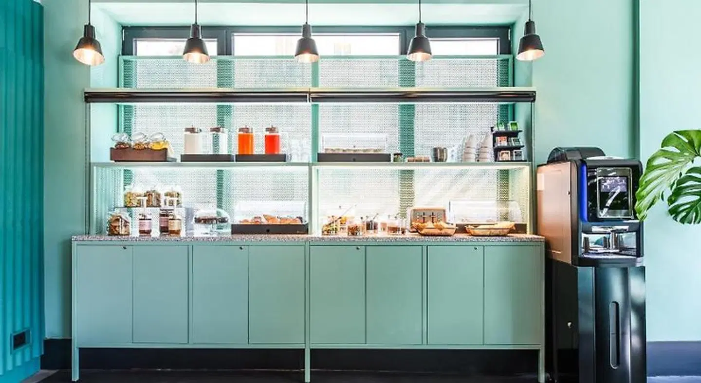 CX Turin Regina Student&Explorer Place Hallenbad