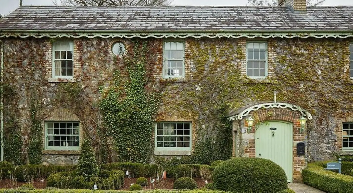 Cliff at Lyons EXTERIOR