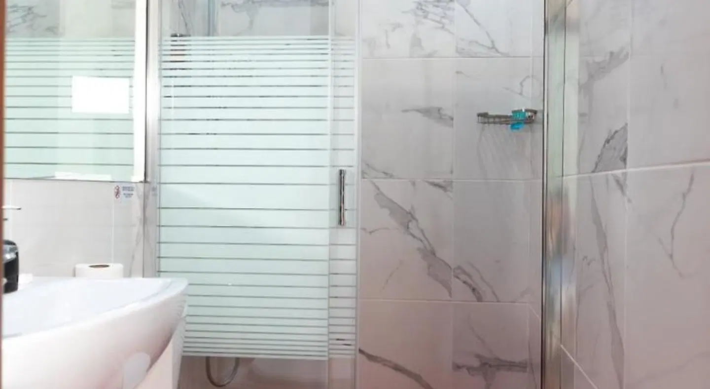 City Plaza Apartments & Rooms Badezimmer