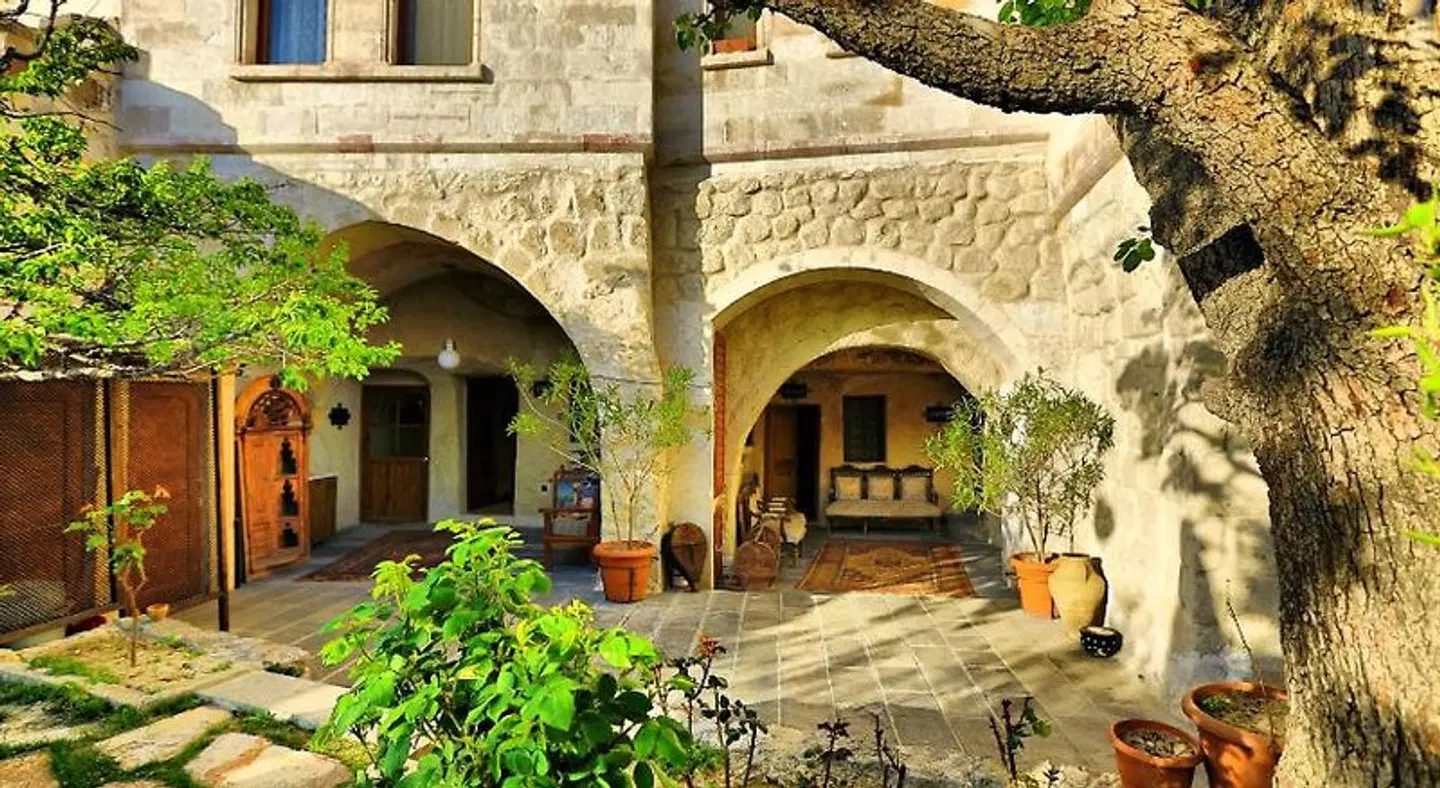 Elysee Cave House EXTERIOR