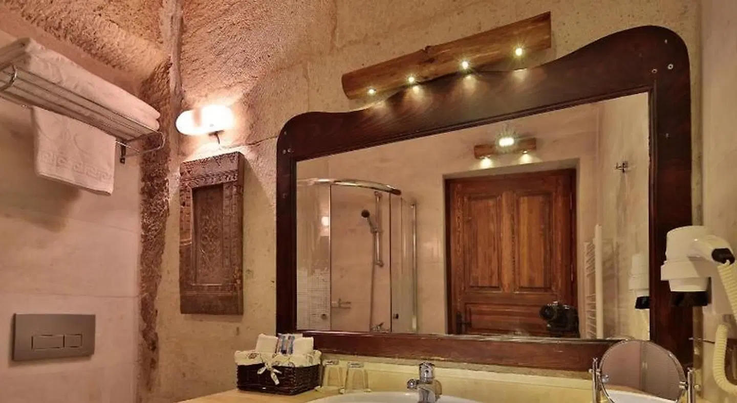 Elaa Cave Hotel Badezimmer