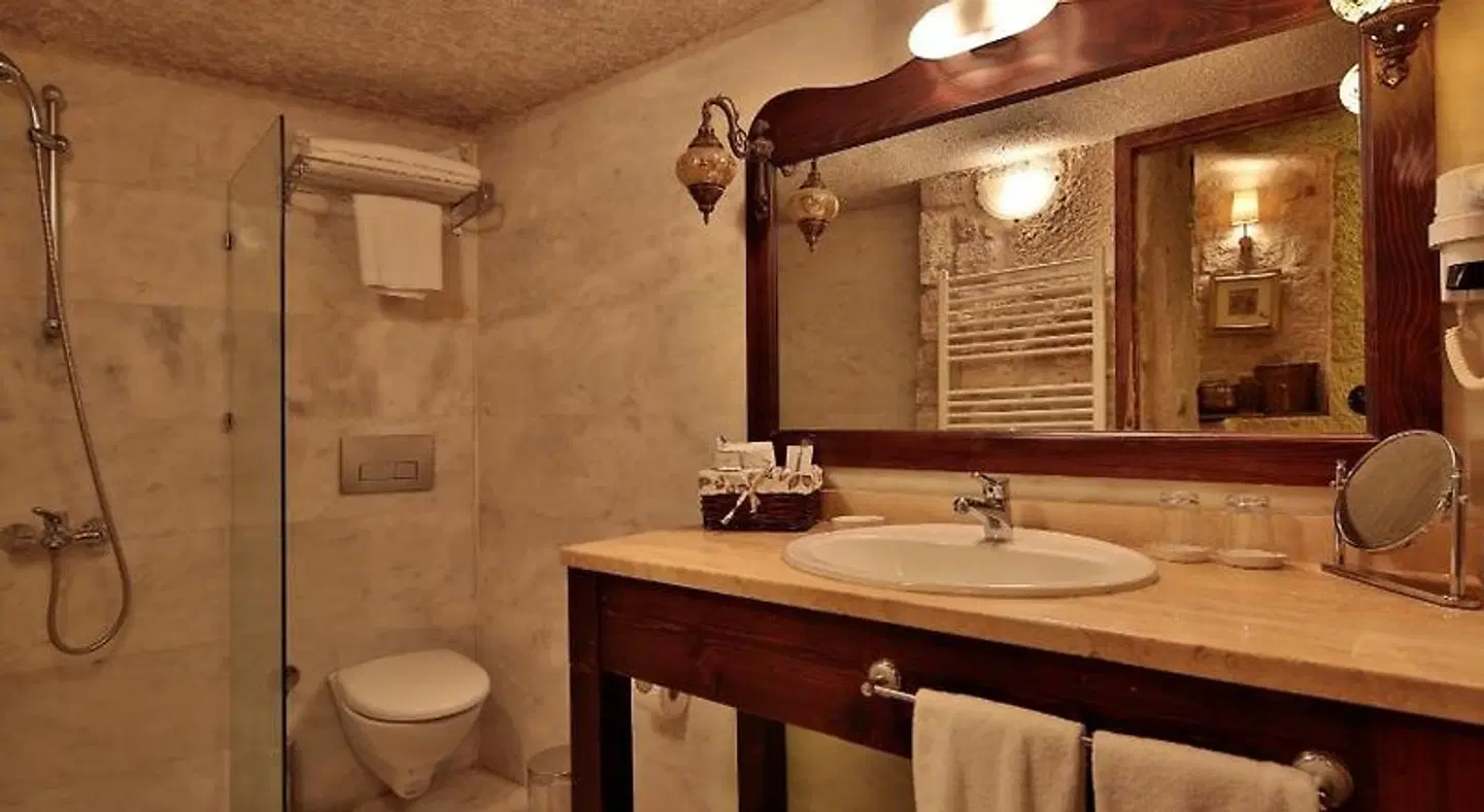 Elaa Cave Hotel Badezimmer