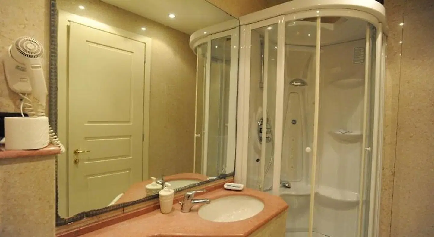 Acropoli Badezimmer