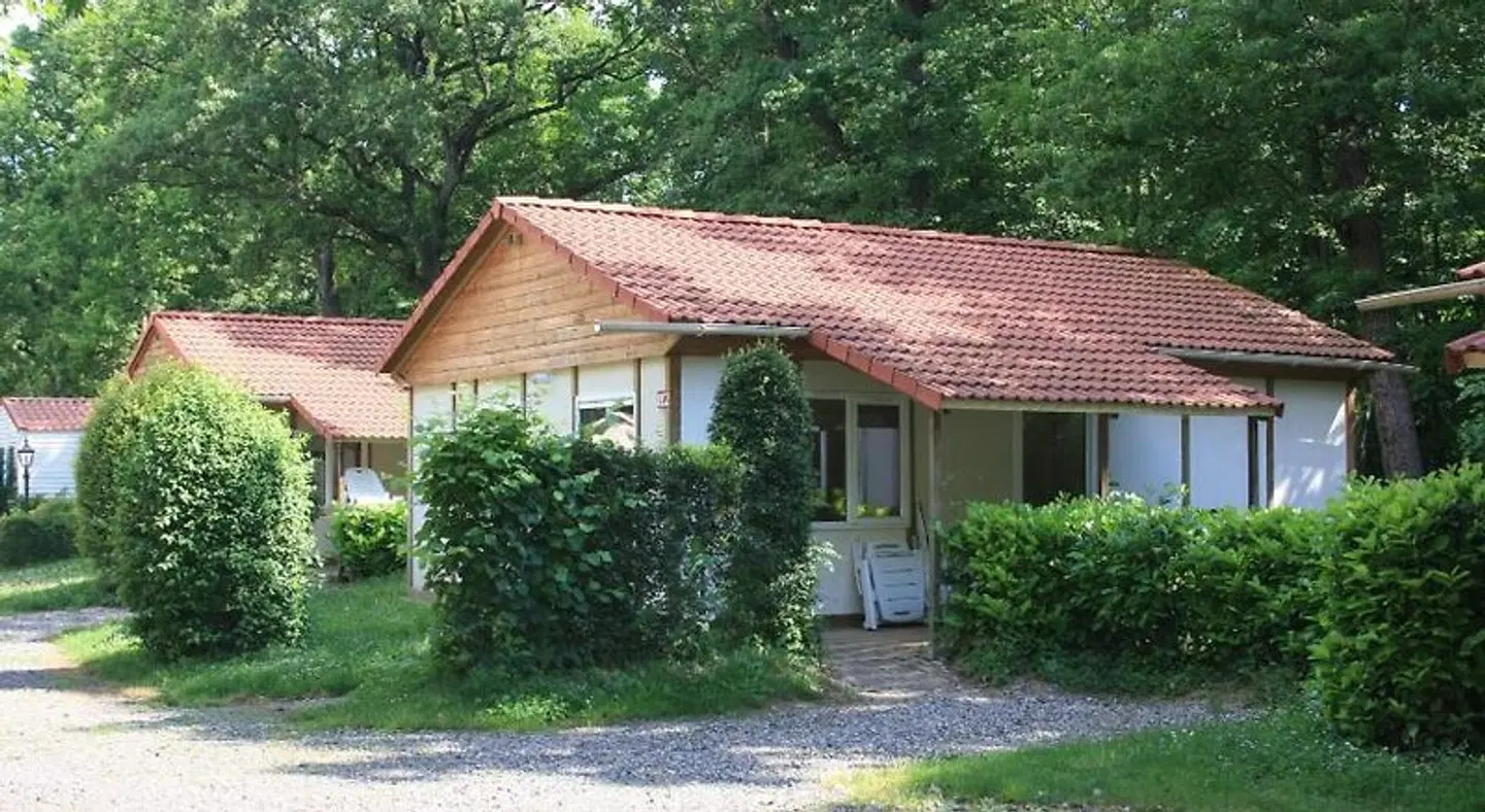 Château Camping de la Grange Fort EXTERIOR