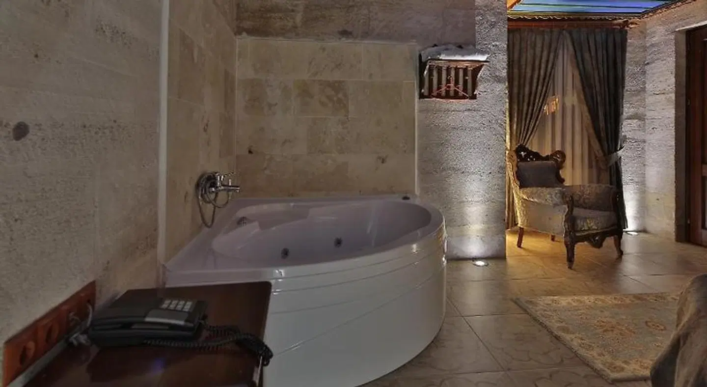 Hermes Cave Hotel Badezimmer