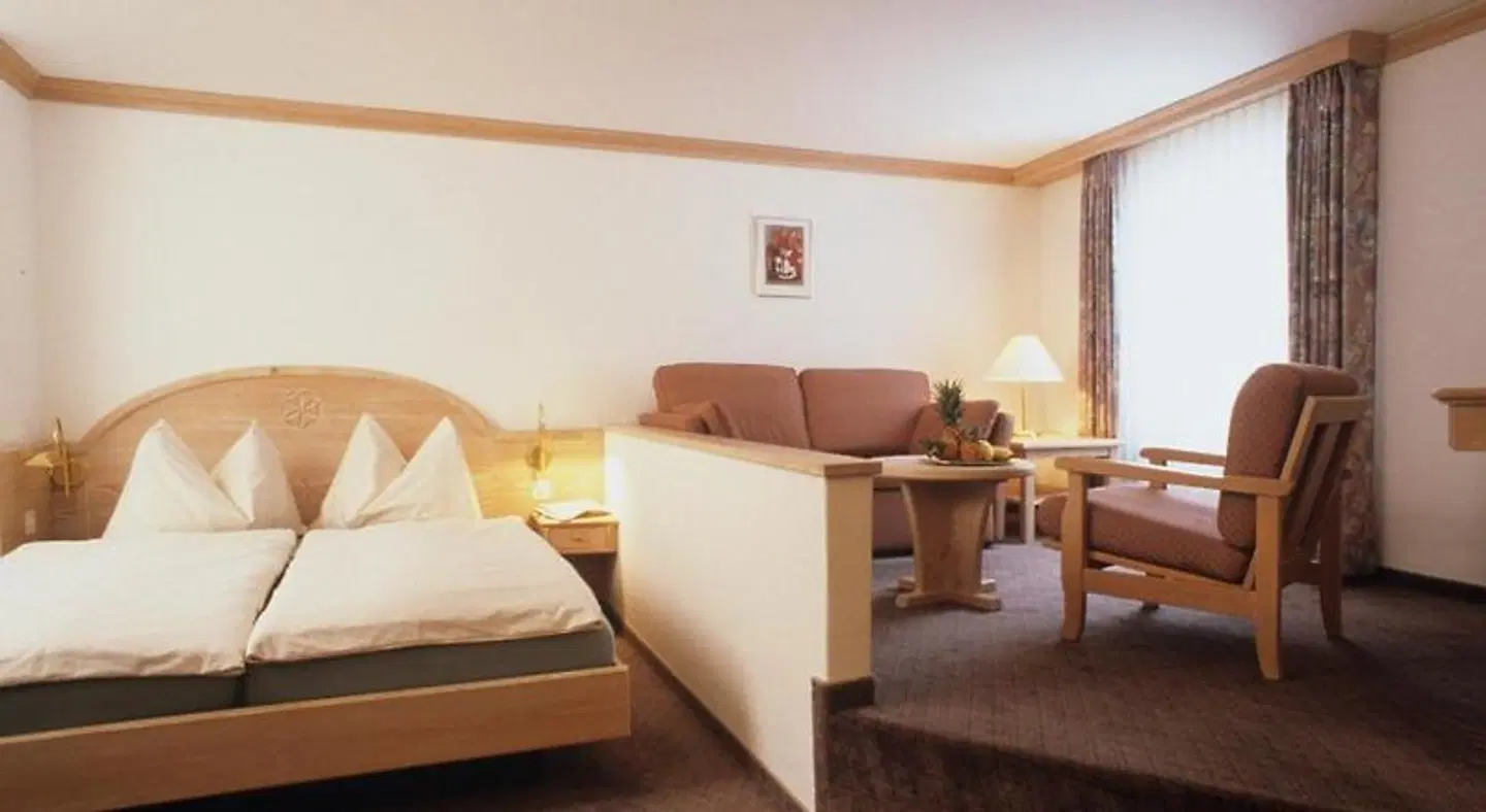 Post ROOM_EXAMPLE