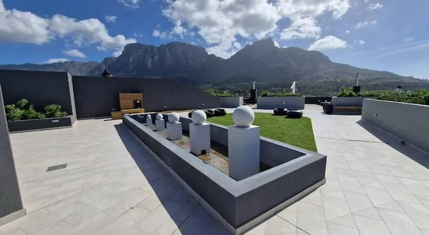 Newlands Peak Aparthotel by Totalstay Terrasse
