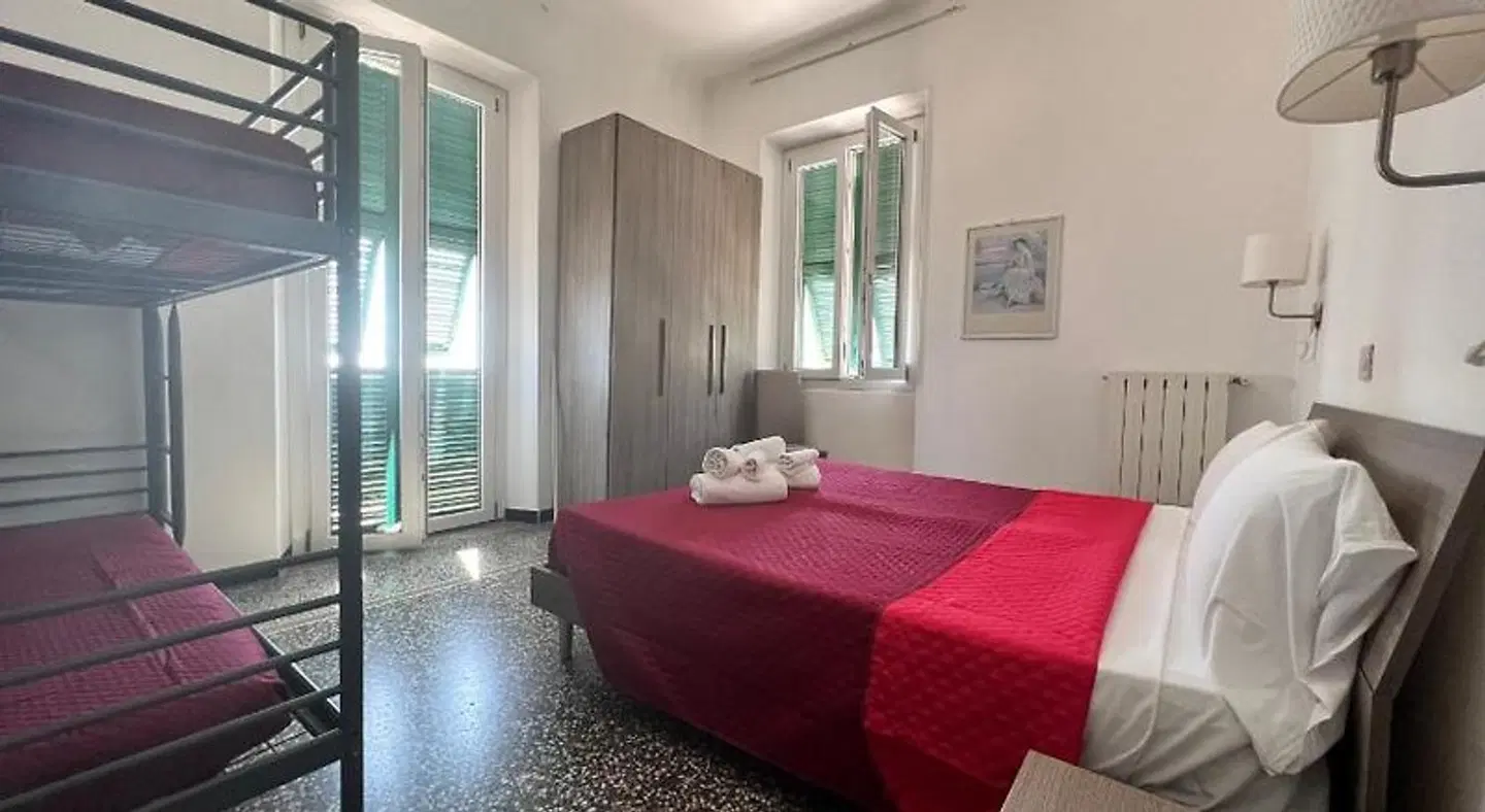 Monique ROOM_EXAMPLE