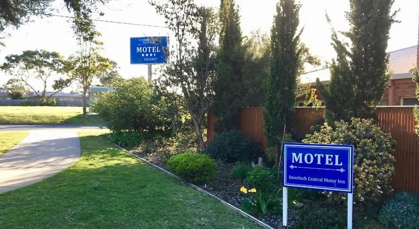 Inverloch Central Motor Inn EXTERIOR