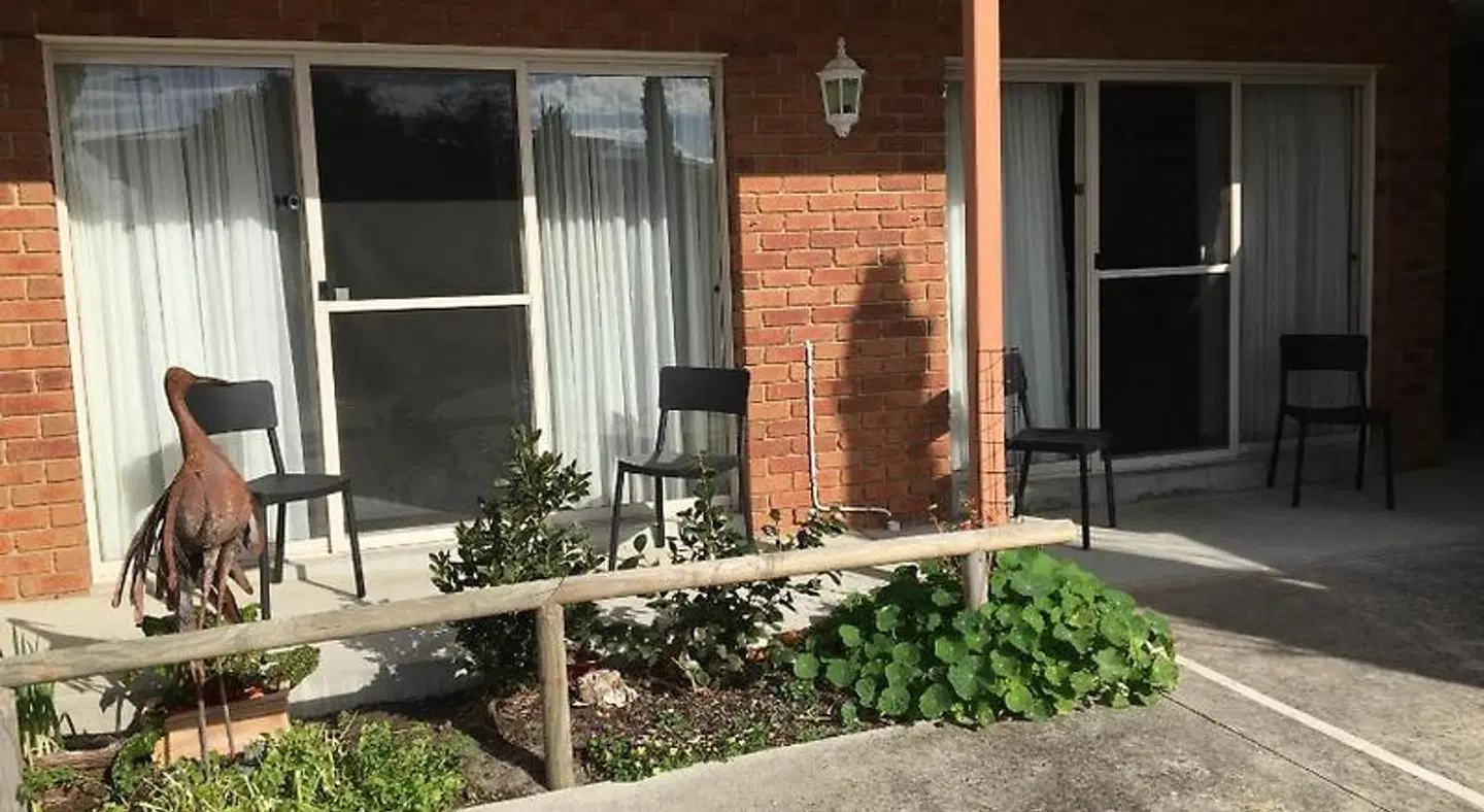 Inverloch Central Motor Inn EXTERIOR