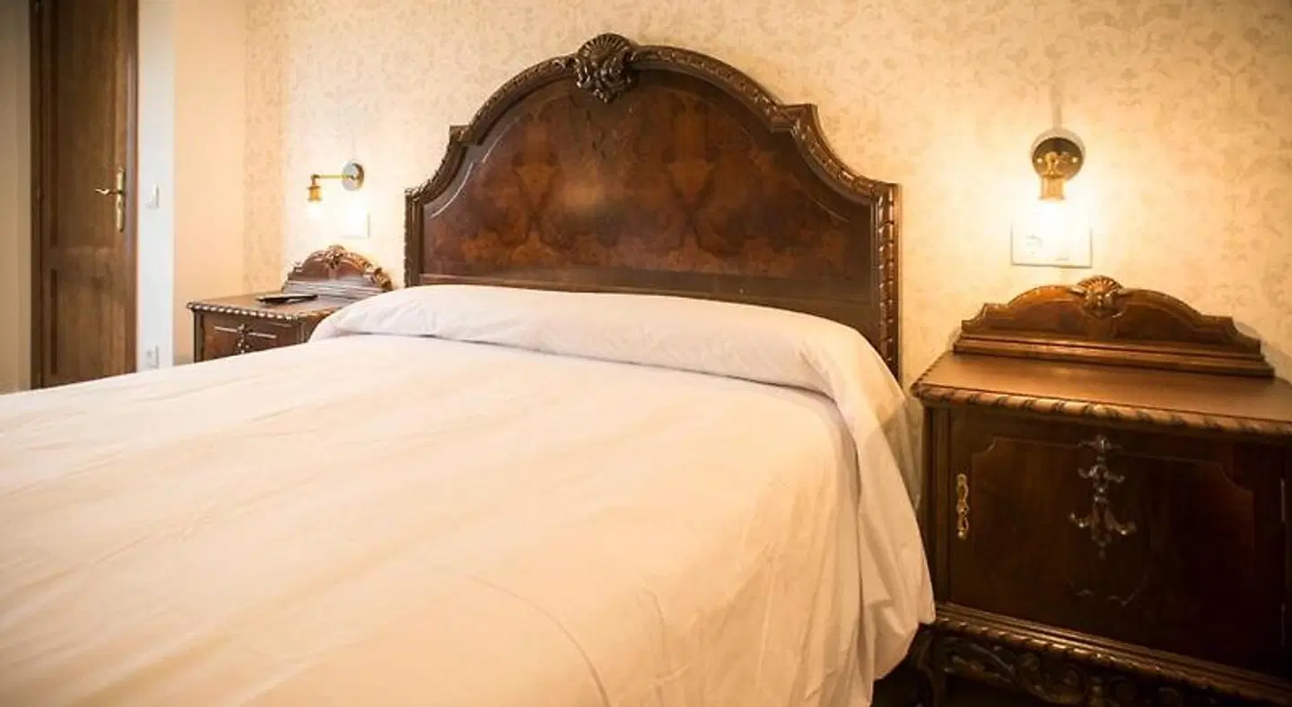 Hotel portico ROOM_EXAMPLE