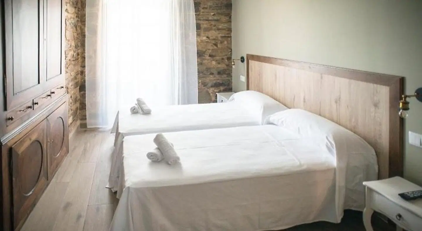 Hotel portico ROOM_EXAMPLE