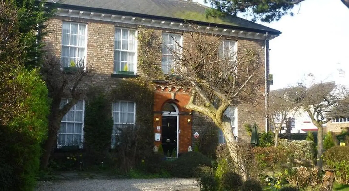 Holly Lodge EXTERIOR