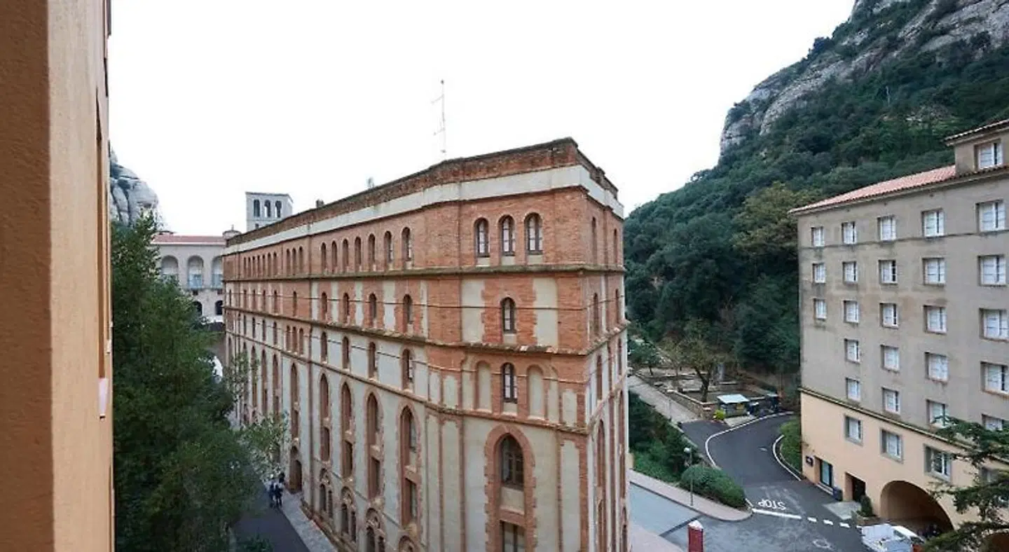 Apartamentos Montserrat Abat Marcet EXTERIOR