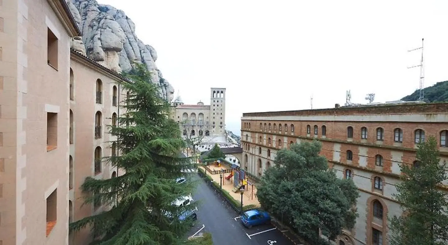 Apartamentos Montserrat Abat Marcet EXTERIOR
