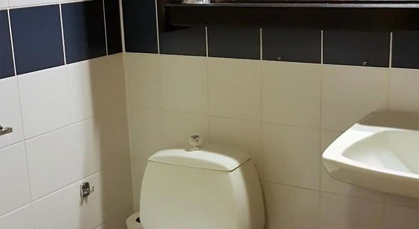 Bardu Hotell Badezimmer