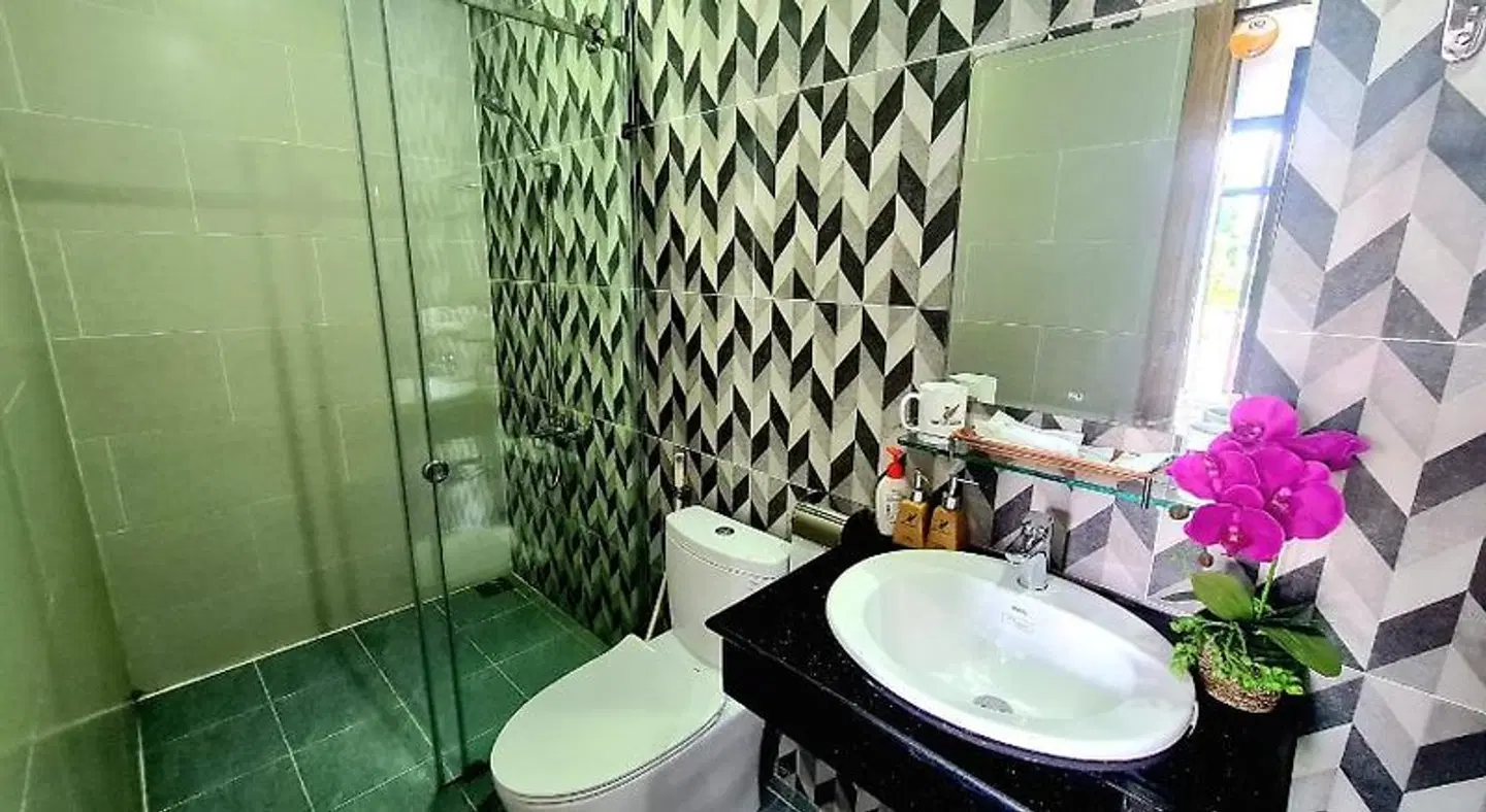 TH' LÊ HOTEL Badezimmer