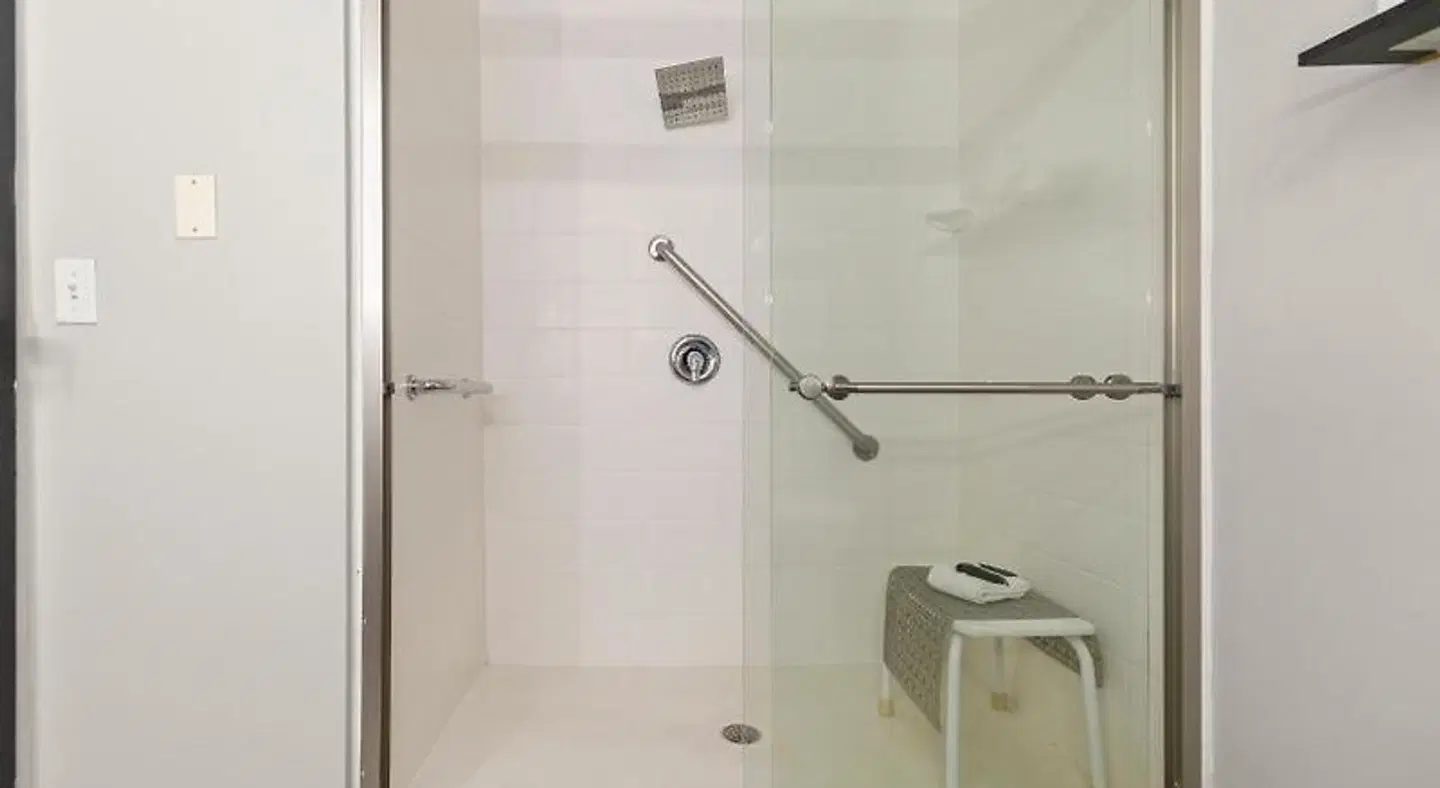 Best Western Plus Intercontinental Airport Inn Badezimmer