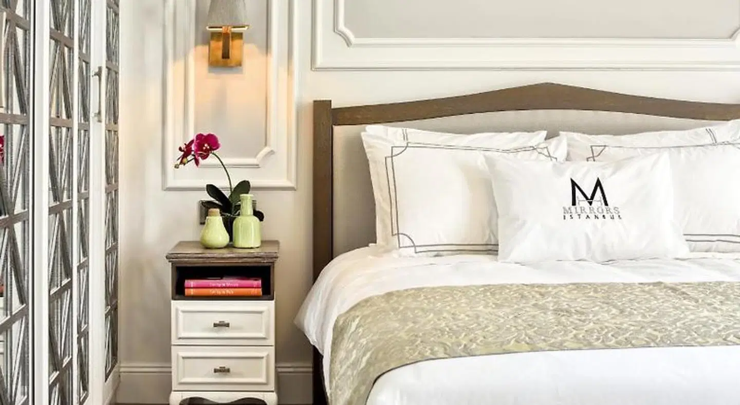 Mirrors Hotel ROOM_EXAMPLE