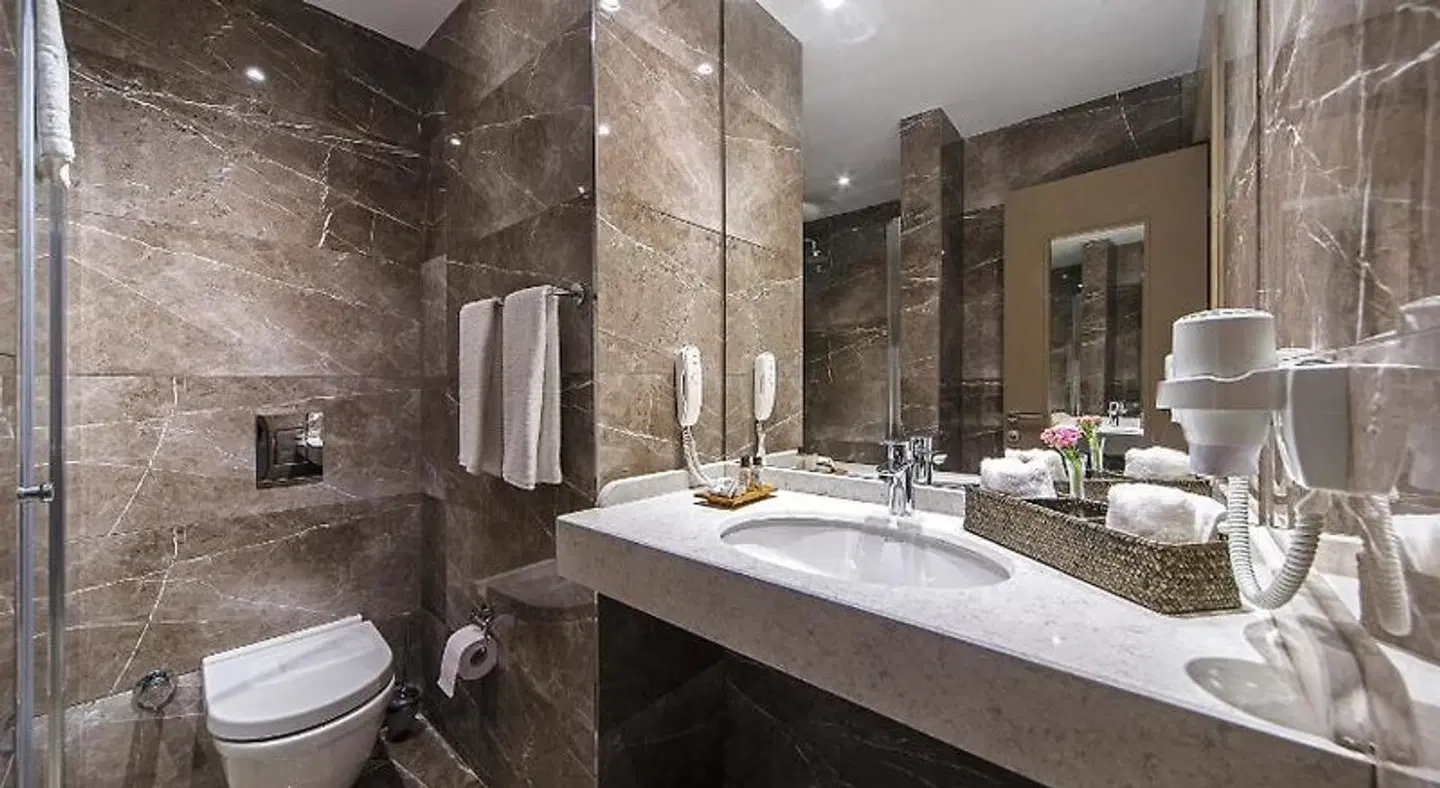 Redmont Hotel Nisantasi Badezimmer