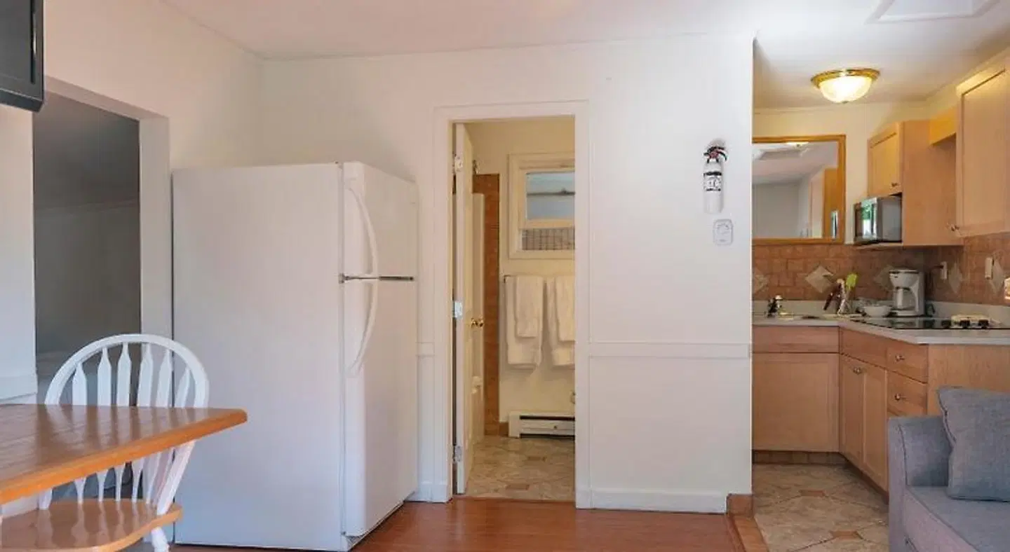 The Village Motel ROOM_EXAMPLE