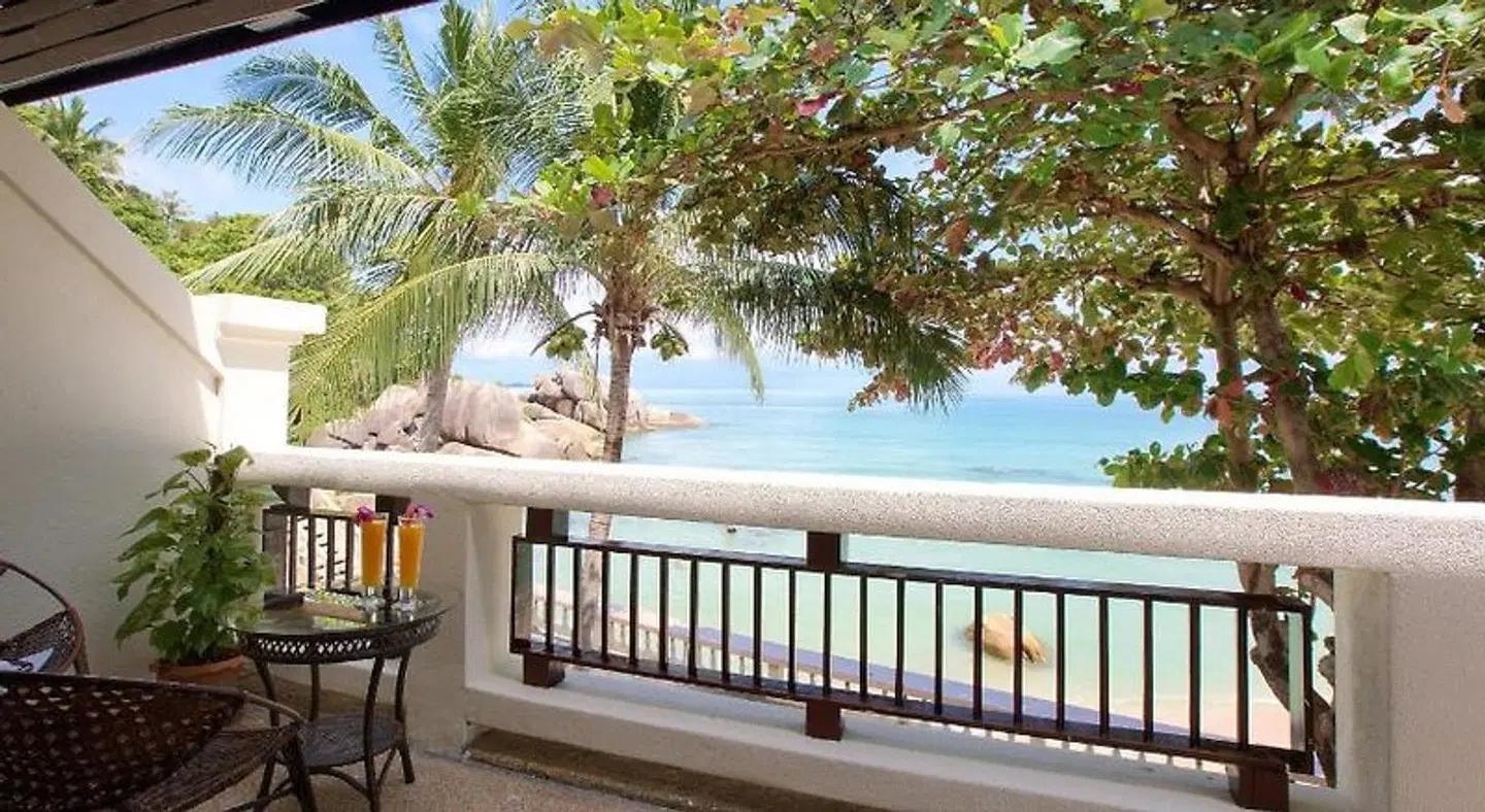 Crystal Bay Beach Resort Terrasse