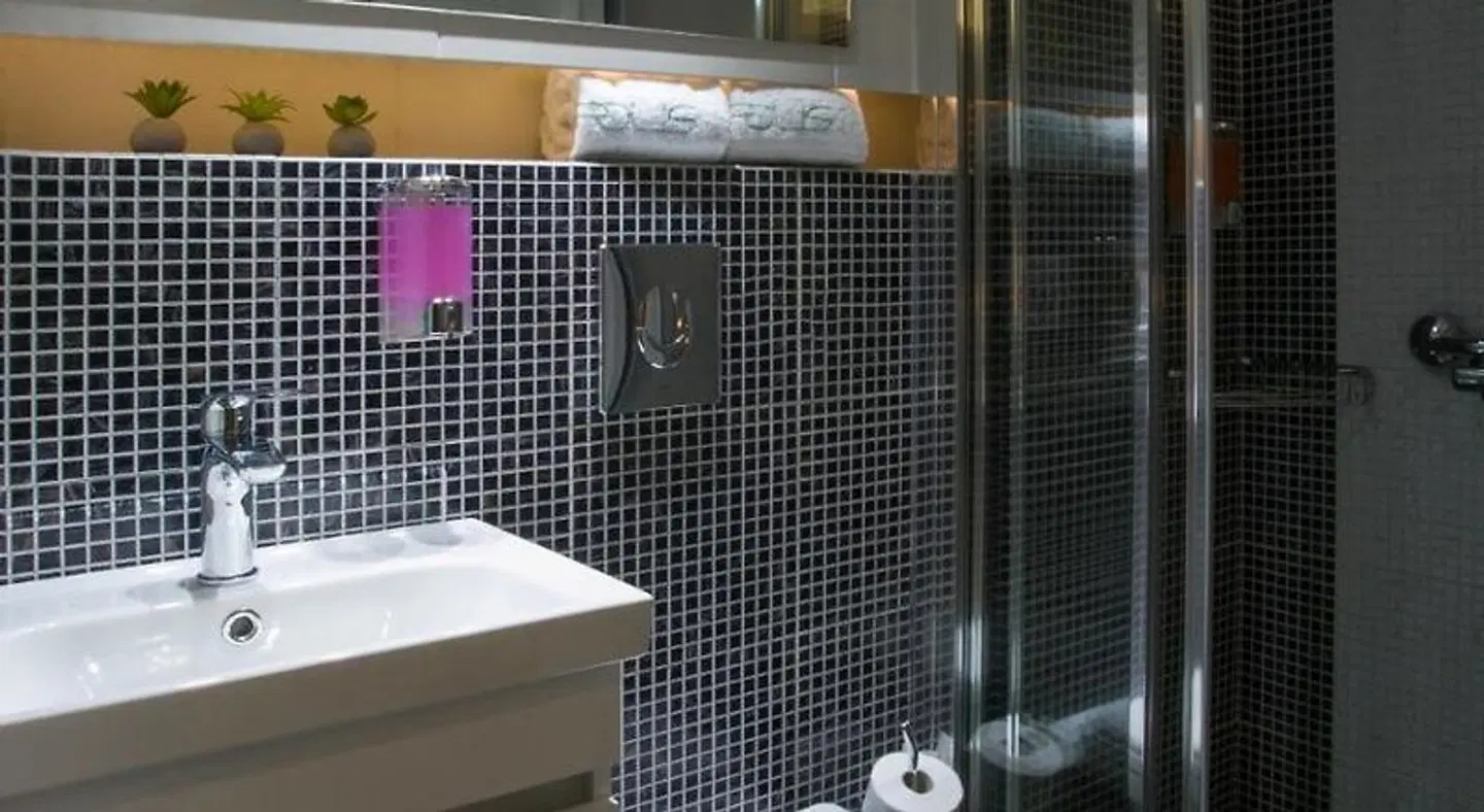 Polis Apartments Badezimmer