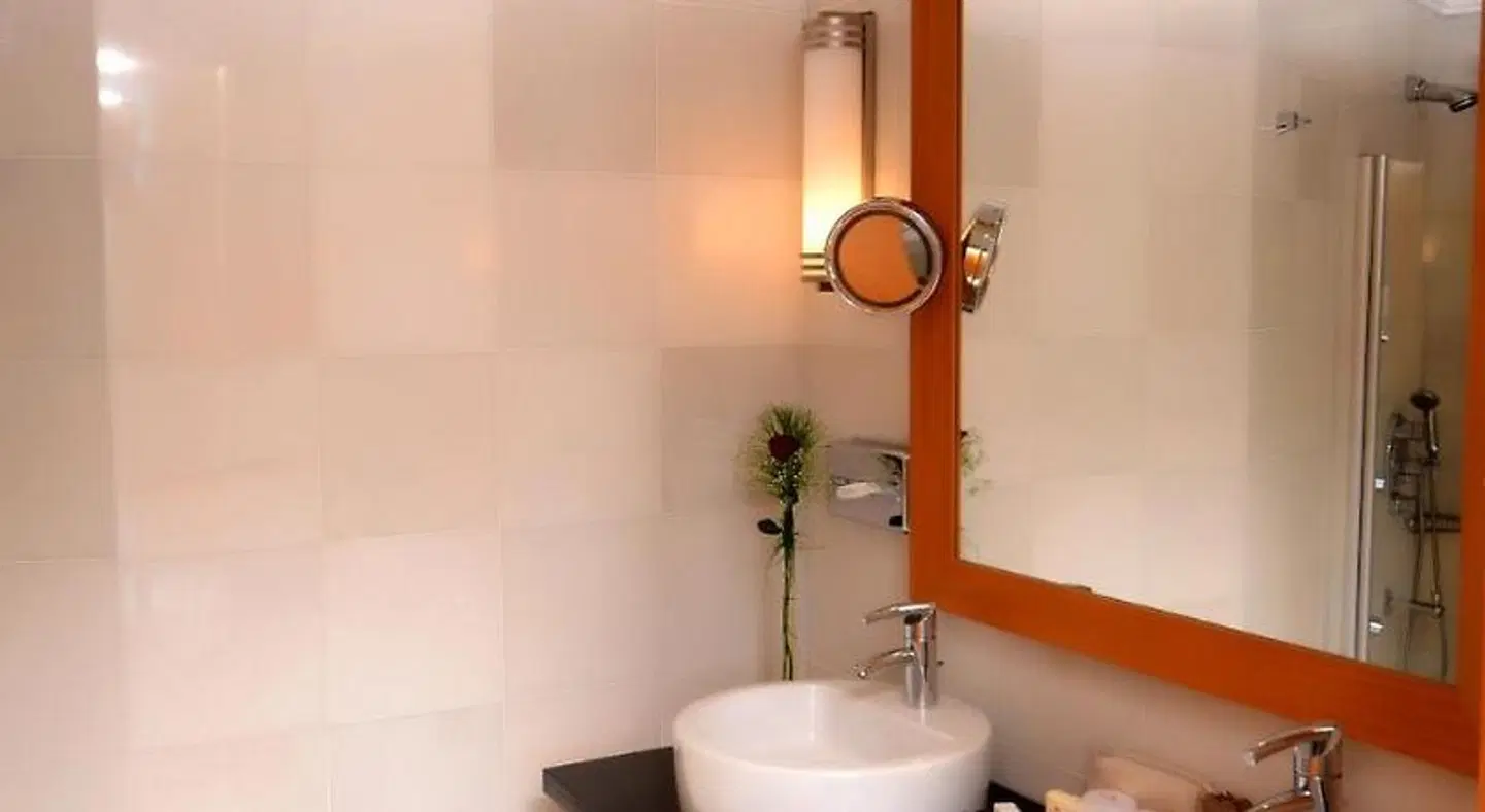 Wyndham Grand Izmir Ozdilek Badezimmer