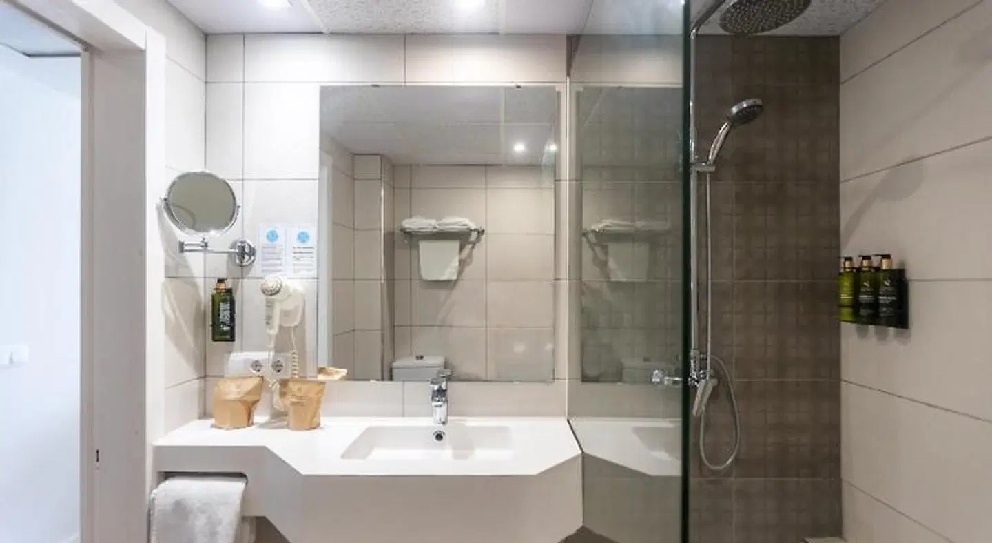 Seramar Comodoro Playa Badezimmer