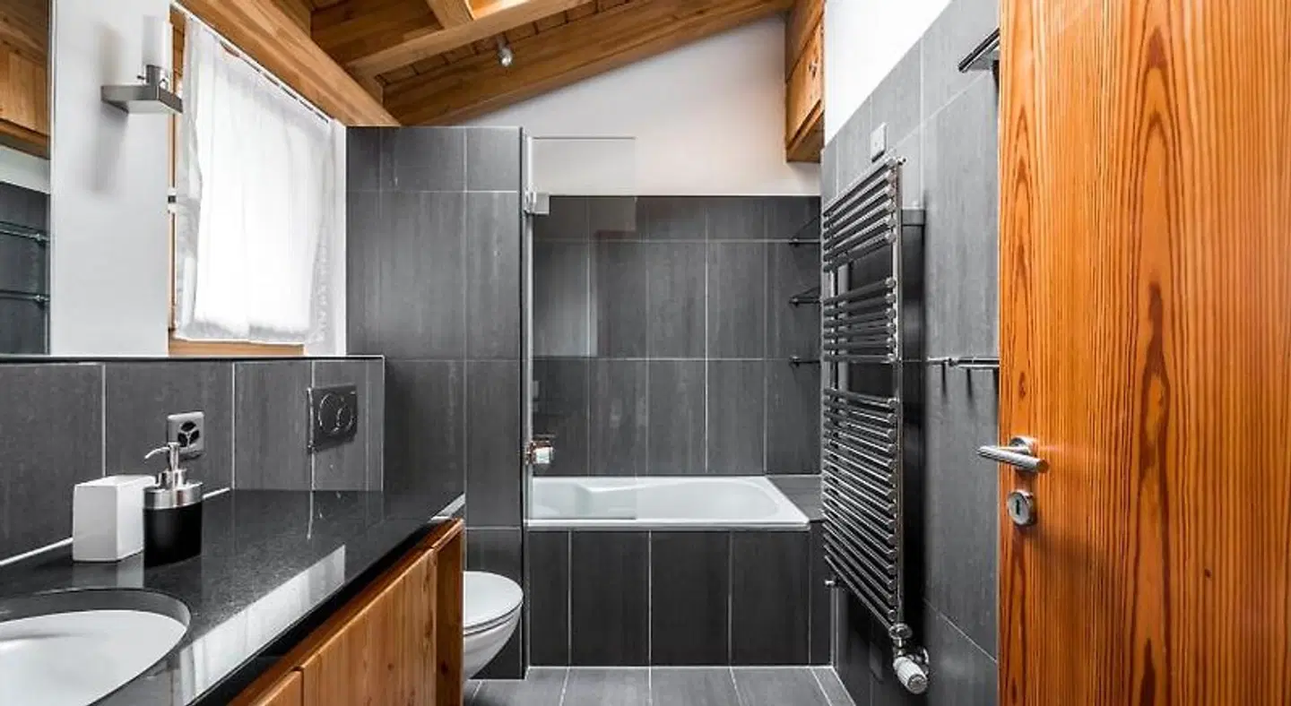 Ari Resort Apartments Badezimmer