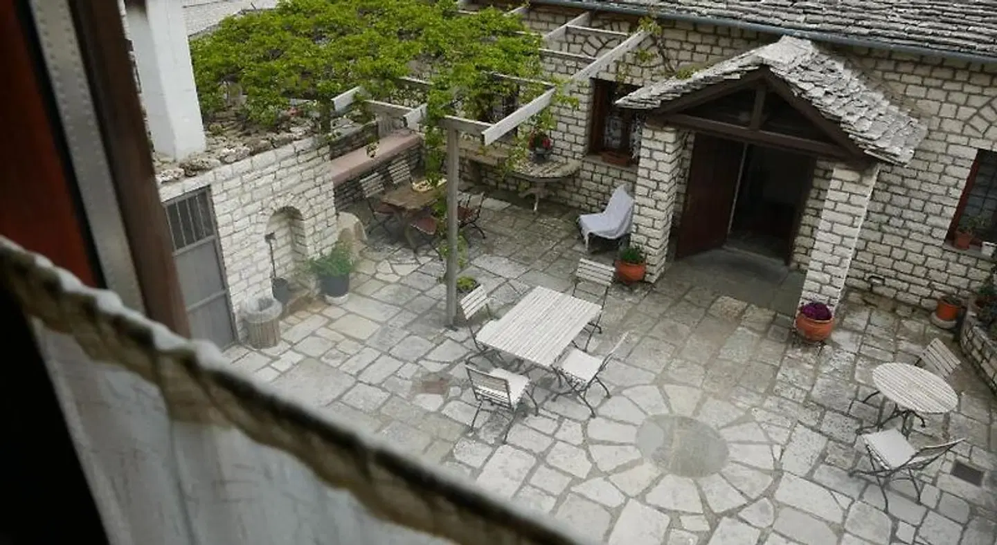 Vikos Hotel EXTERIOR