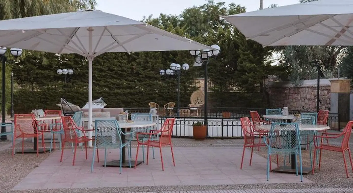 Sourediko Terrasse