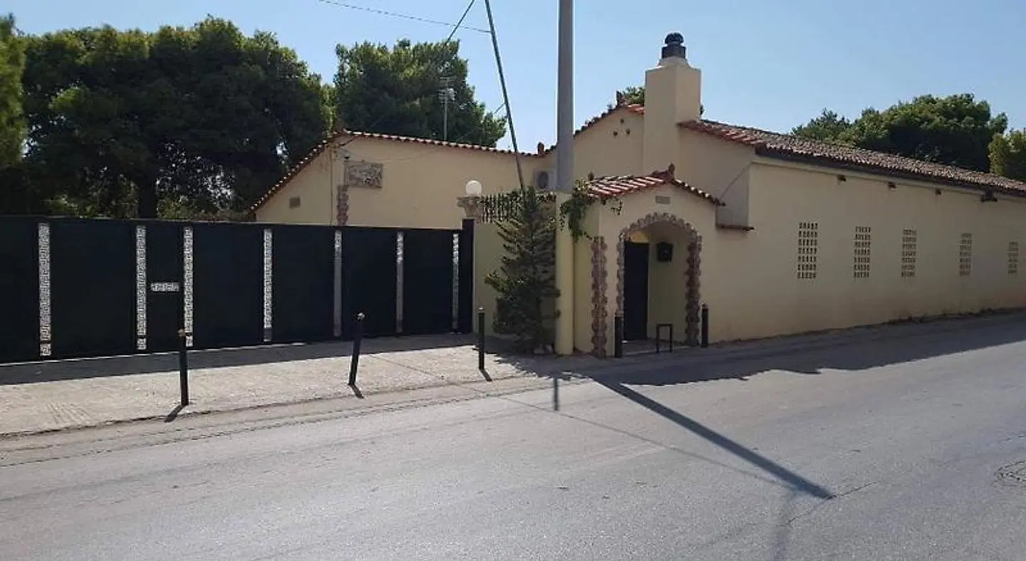 Silis Beach House EXTERIOR