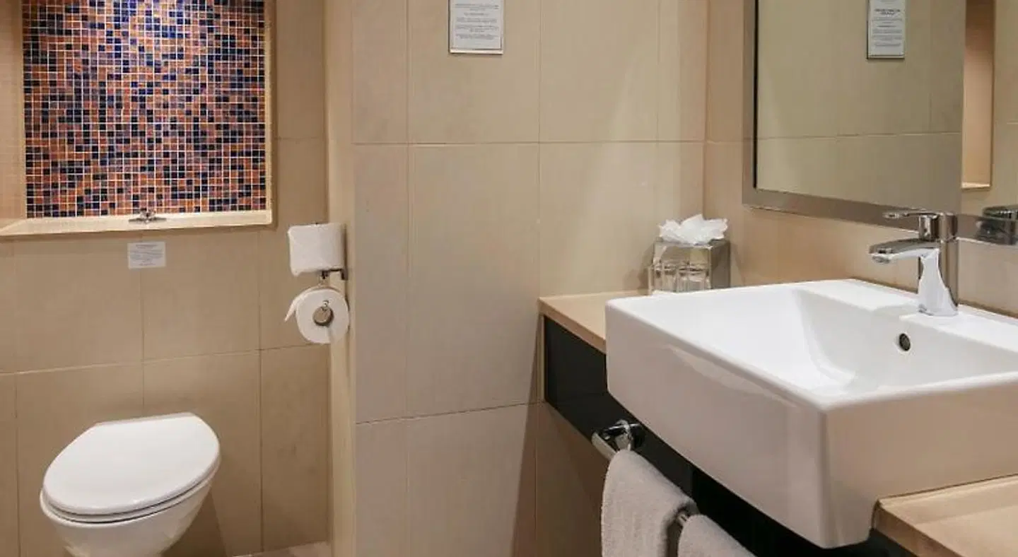 Clayton Crown Hotel London Badezimmer