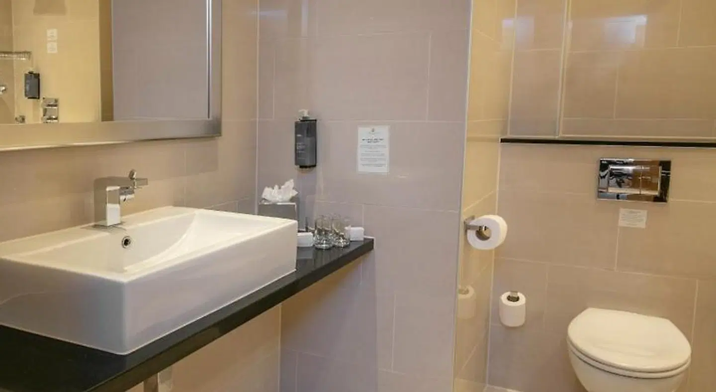 Clayton Crown Hotel London Badezimmer