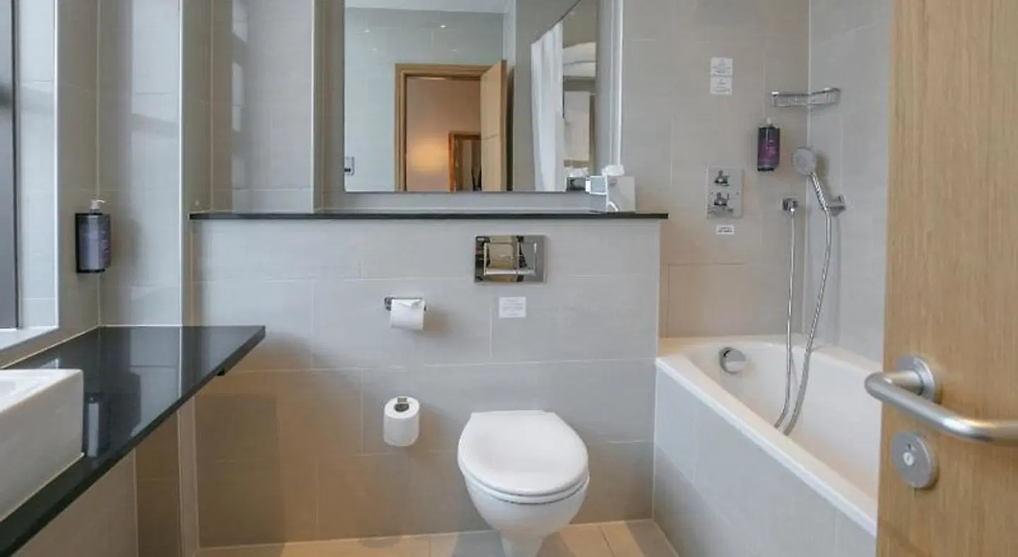 Clayton Crown Hotel London Badezimmer
