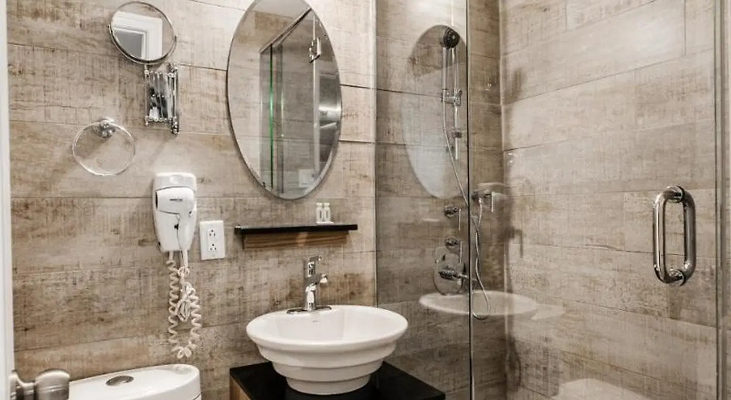 Olux Hotel-Motel-Suites Badezimmer
