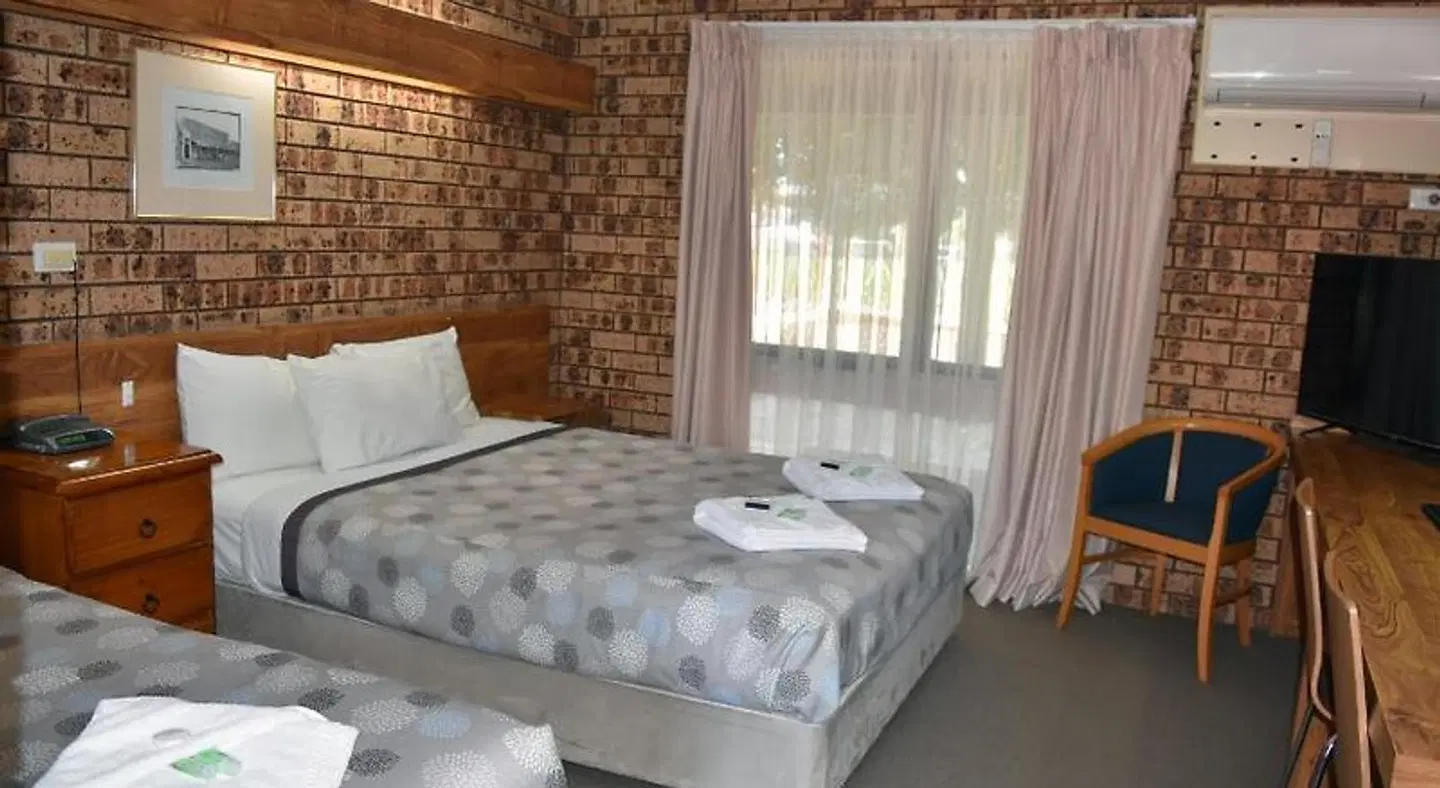 Ten Dollar Town Motel ROOM_EXAMPLE