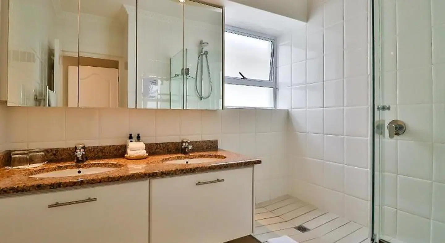 Hermanus Beachfront Lodge ROOM_EXAMPLE