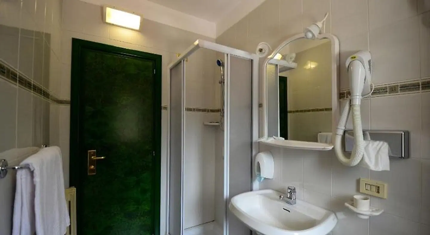 Grand Hotel delle Rocche Badezimmer