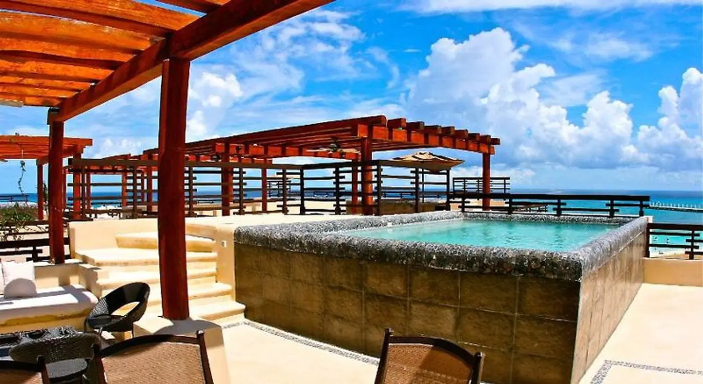Aldea Thai by Bric Terrasse