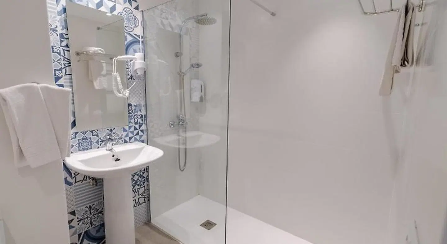 Hostal HPC Porto Colom Badezimmer
