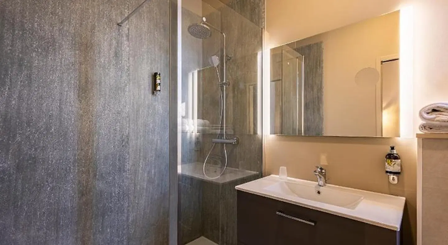 Hostellerie Bressane Badezimmer