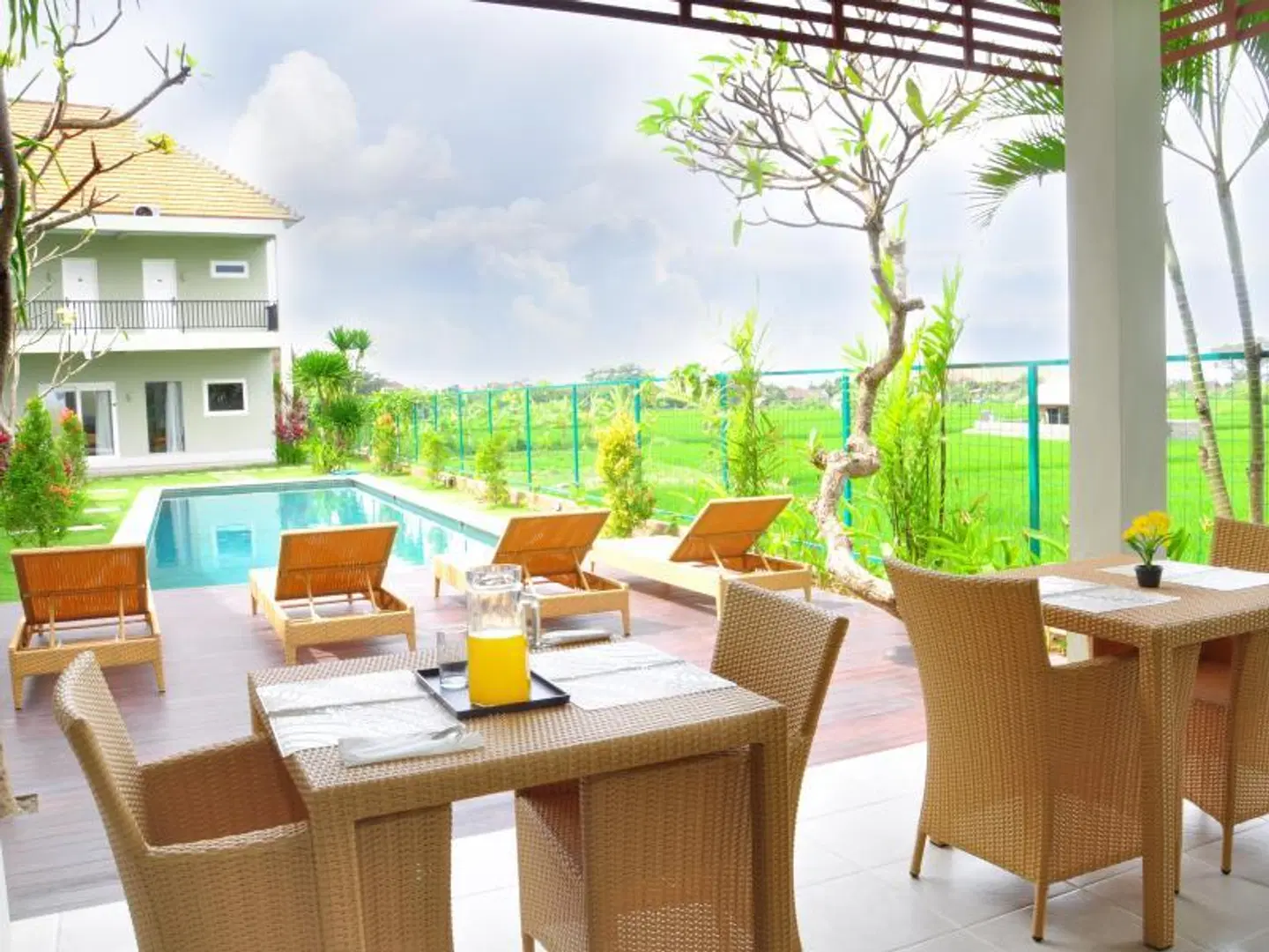 Villa Tangtu Beach Inn Terrasse