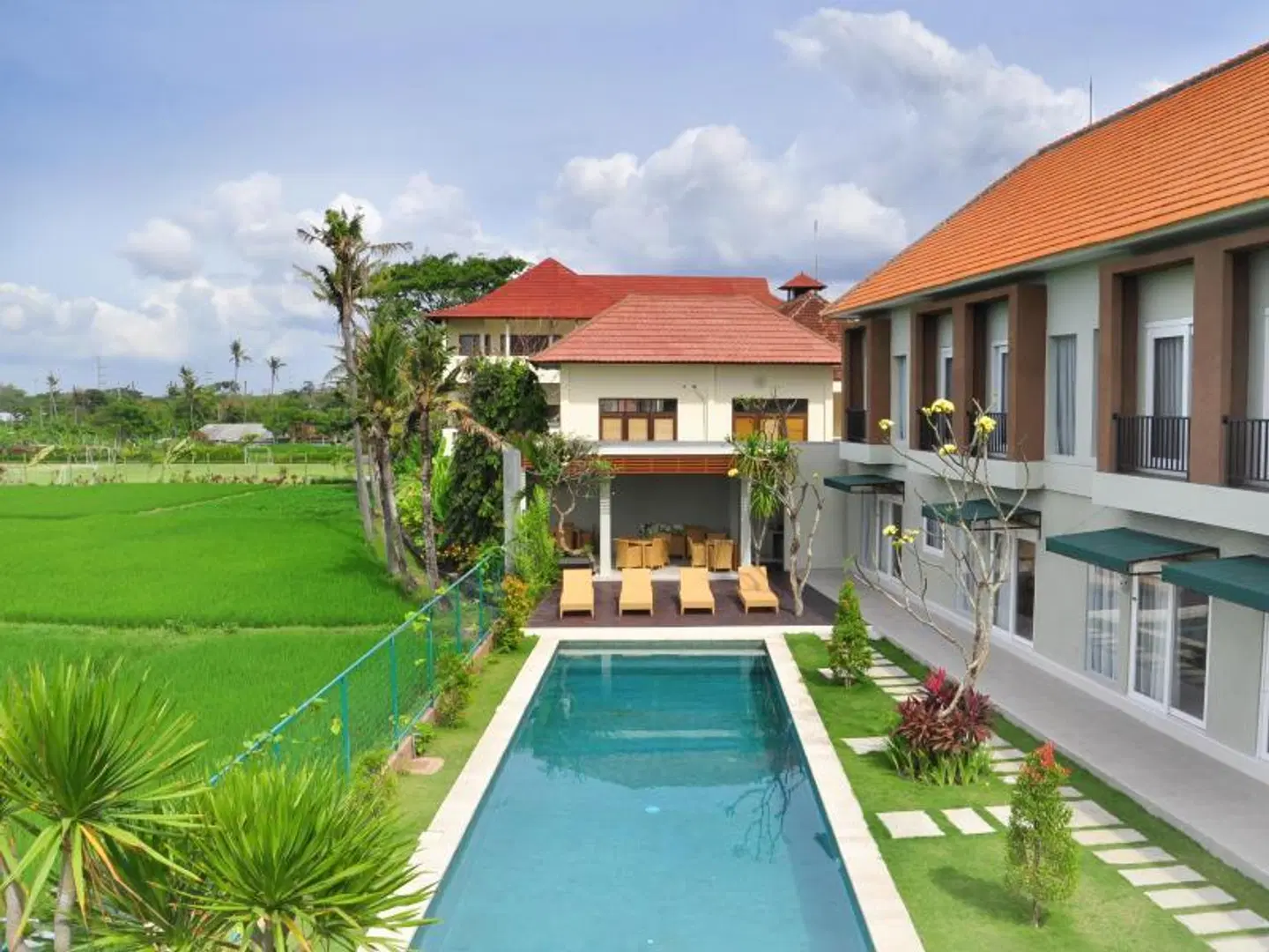 Villa Tangtu Beach Inn OUTDOOR_POOL