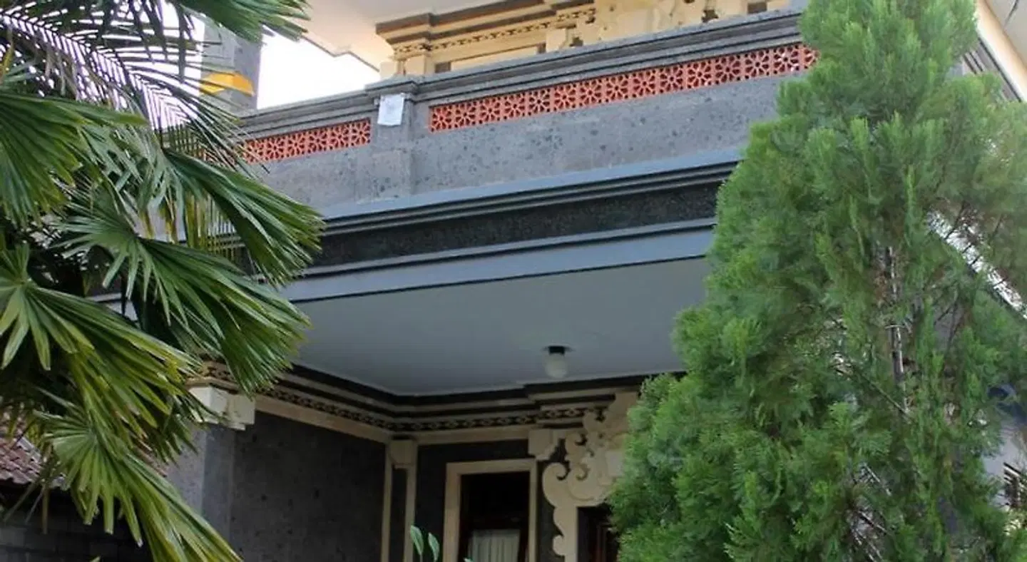Swan Inn EXTERIOR